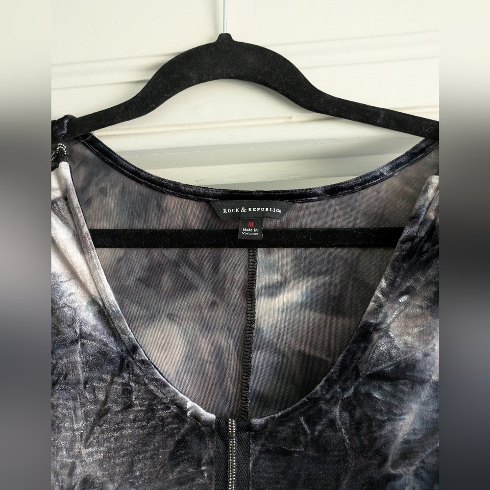 Rock & Republic Velvet Watercolor/Tie Dye Top- M - Picture 3 of 4